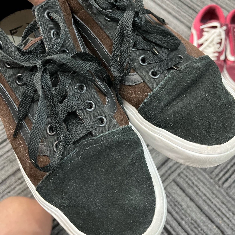 2x pairs of Vans Comfycush 11.5: red/white and brown/black + free Vans wallet